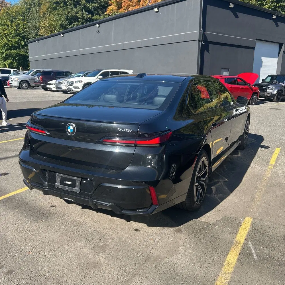 2023 BMW 7-Series 740i