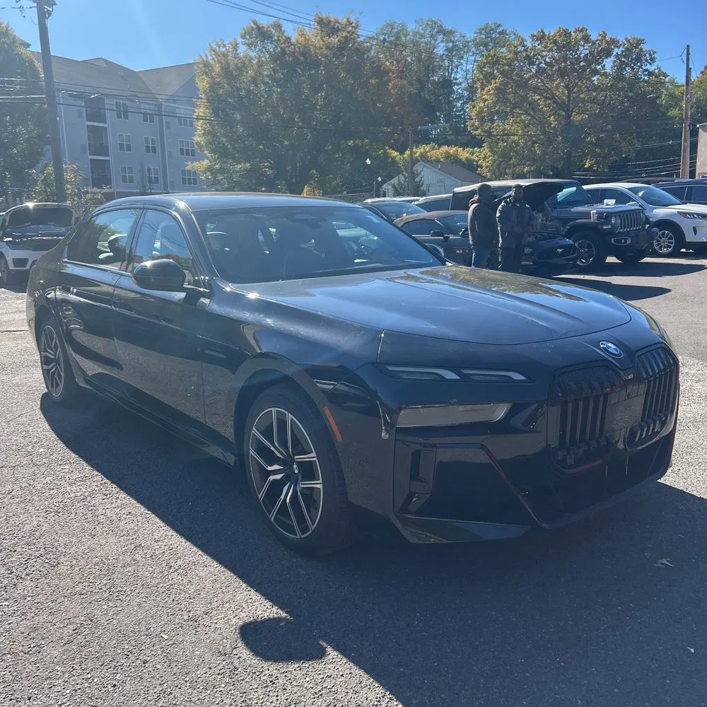 2023 BMW 7-Series 740i