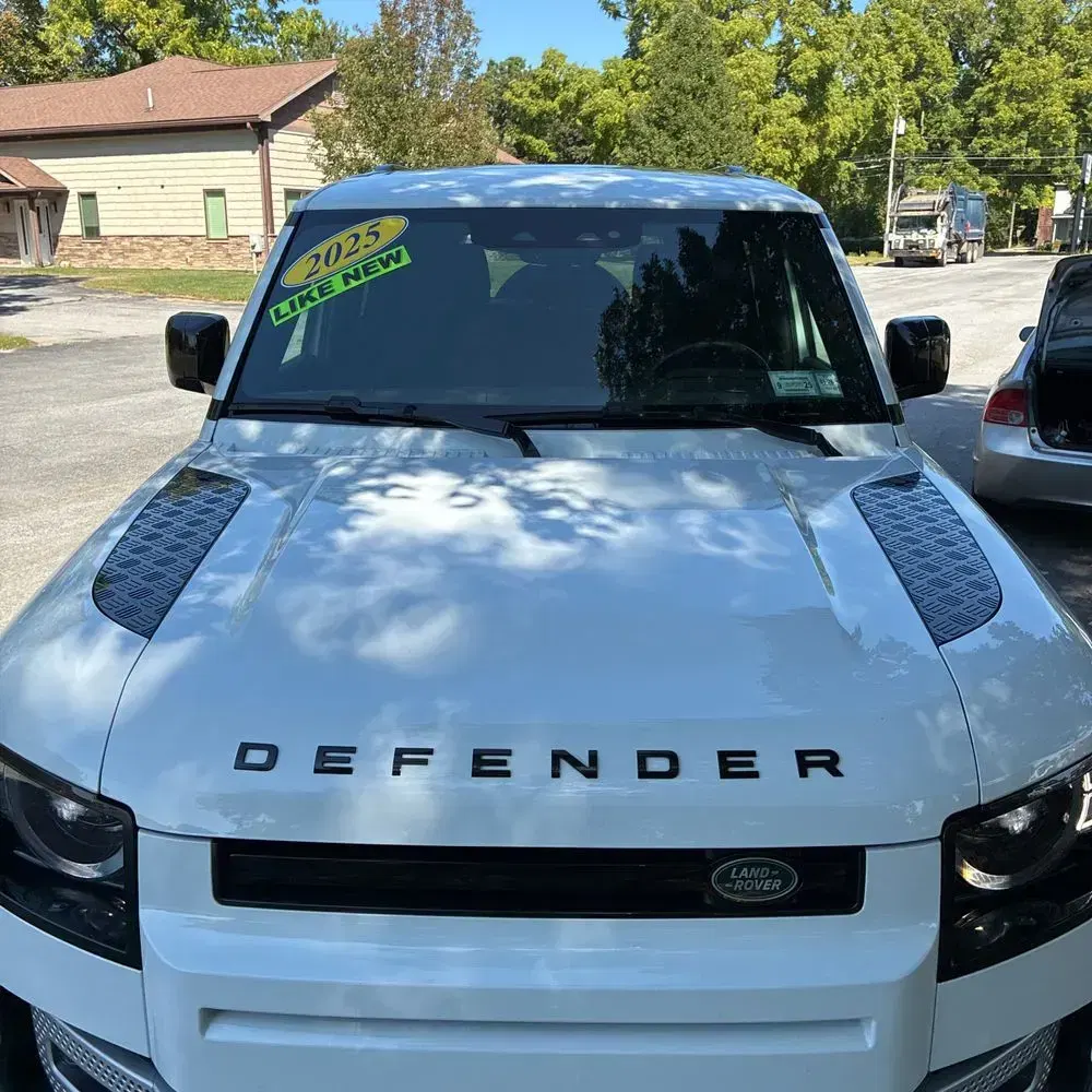 2025 Land Rover Defender 110 S P300