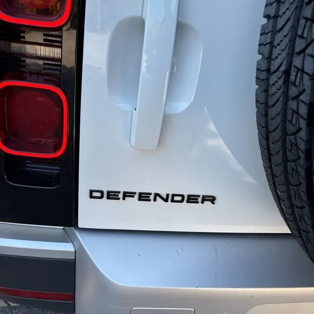 2025 Land Rover Defender 110 S P300