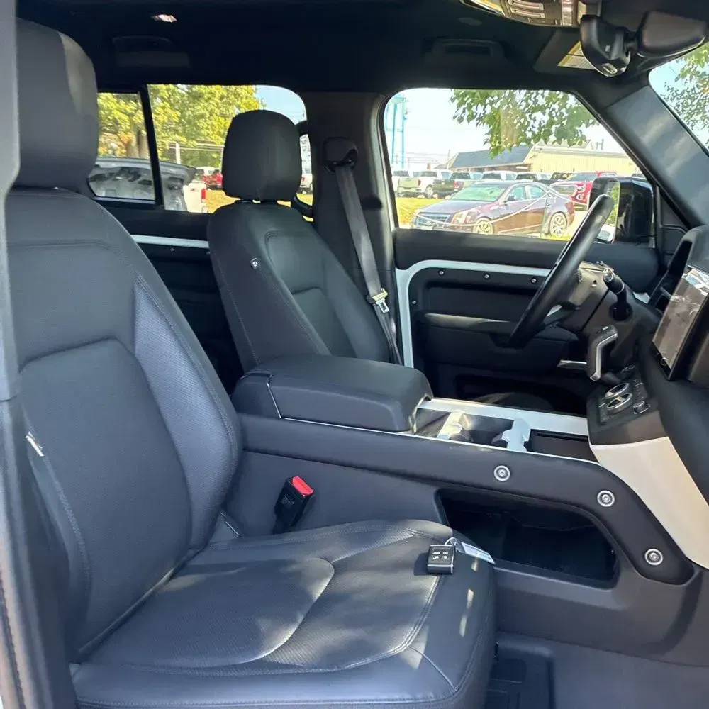 2025 Land Rover Defender 110 S P300