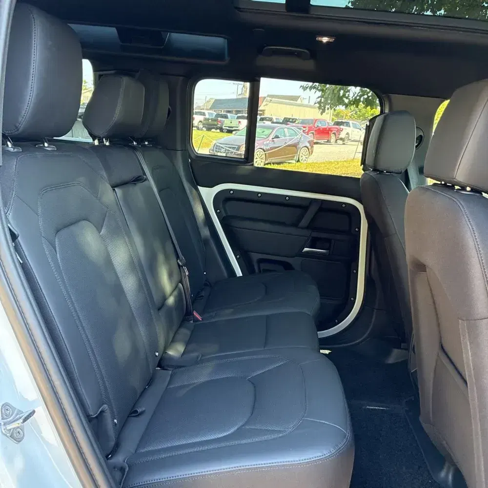 2025 Land Rover Defender 110 S P300