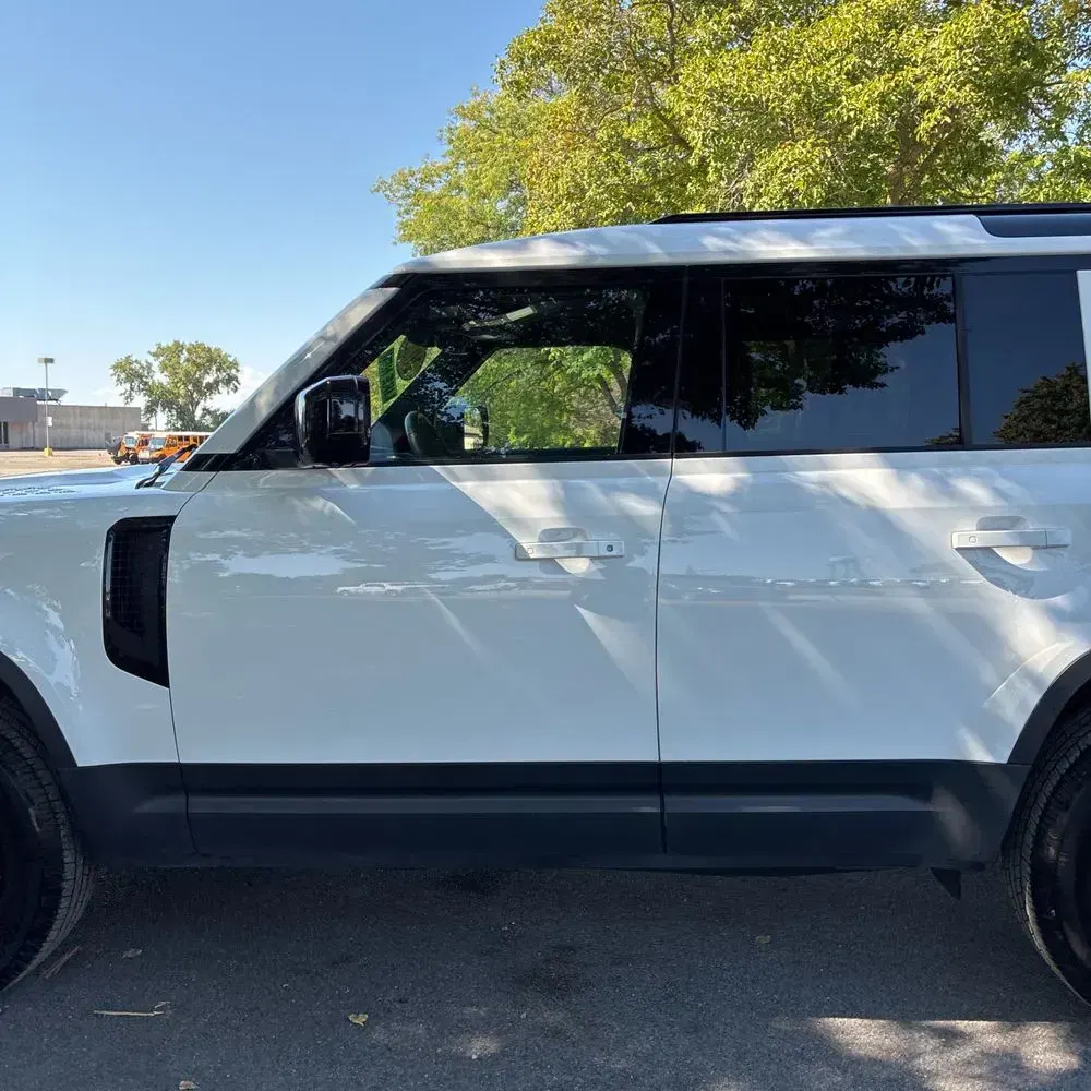 2025 Land Rover Defender 110 S P300