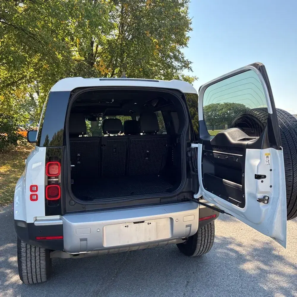 2025 Land Rover Defender 110 S P300