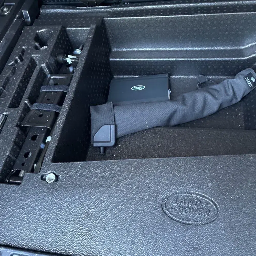 2025 Land Rover Defender 110 S P300