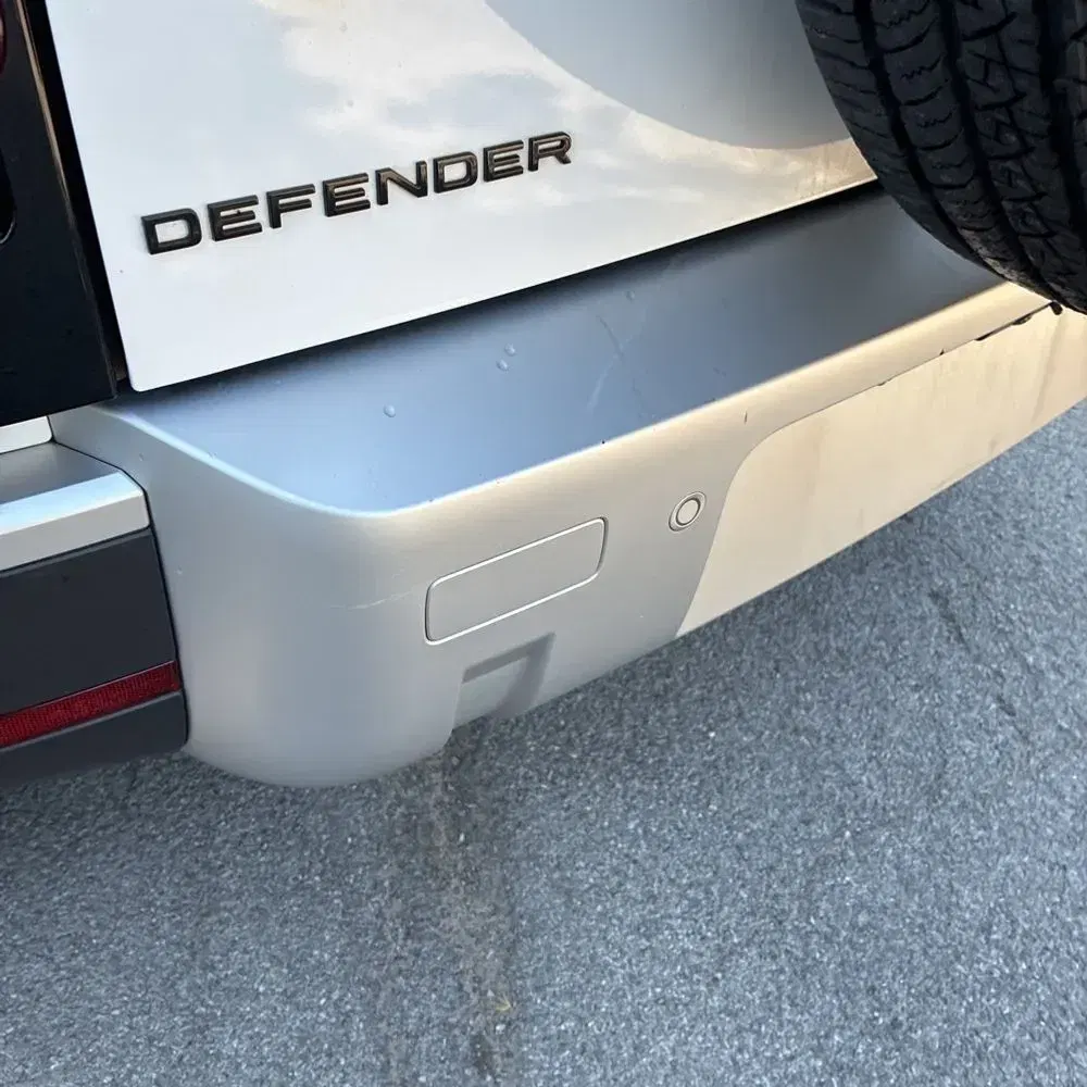 2025 Land Rover Defender 110 S P300