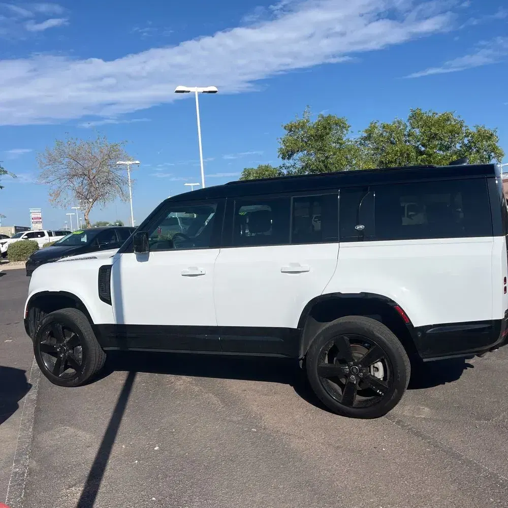 2024 Land Rover Defender 130 X-Dyn SE P400