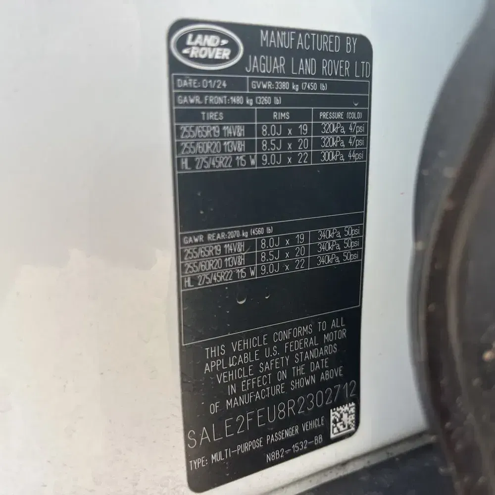 2024 Land Rover Defender 130 X-Dyn SE P400