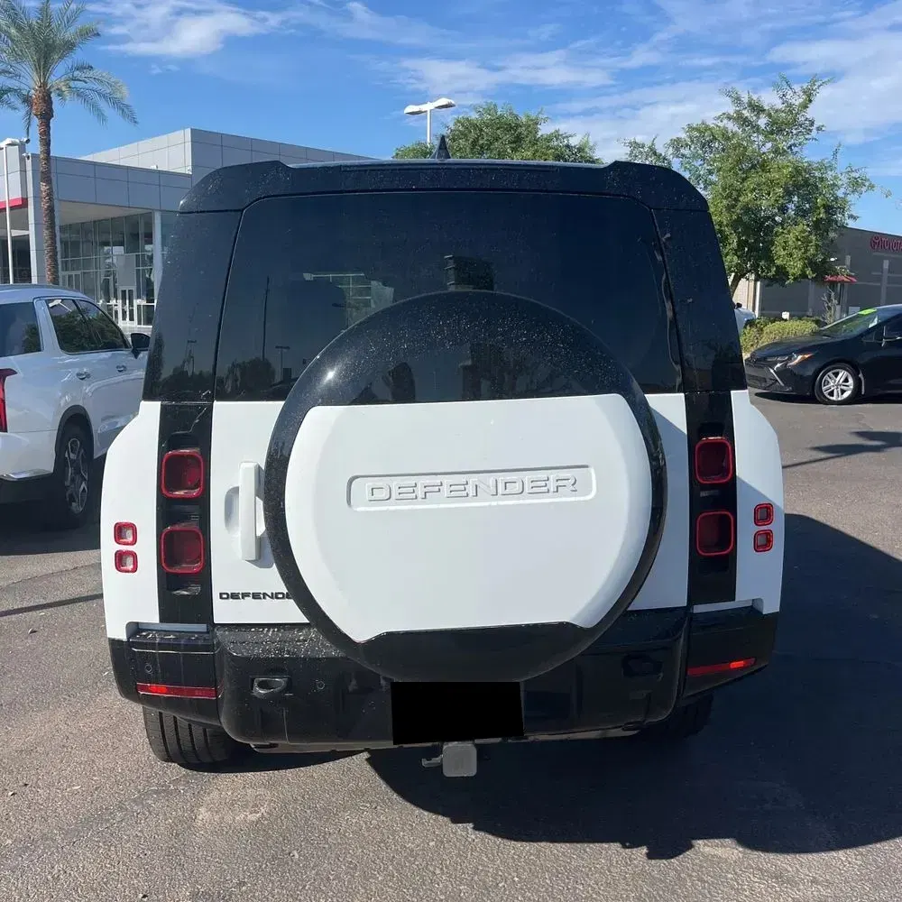 2024 Land Rover Defender 130 X-Dyn SE P400