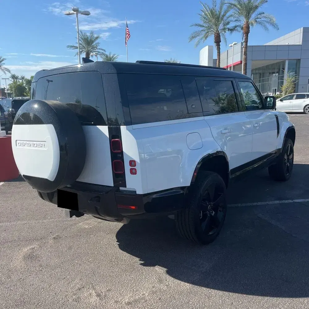2024 Land Rover Defender 130 X-Dyn SE P400