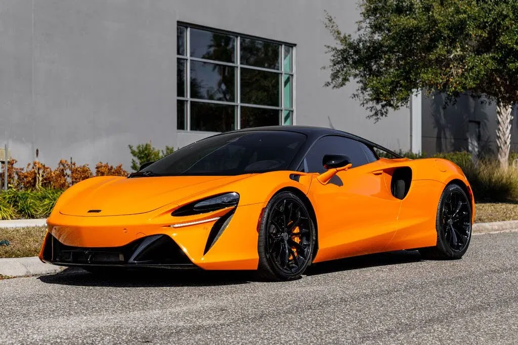 2025 McLaren Artura RWD