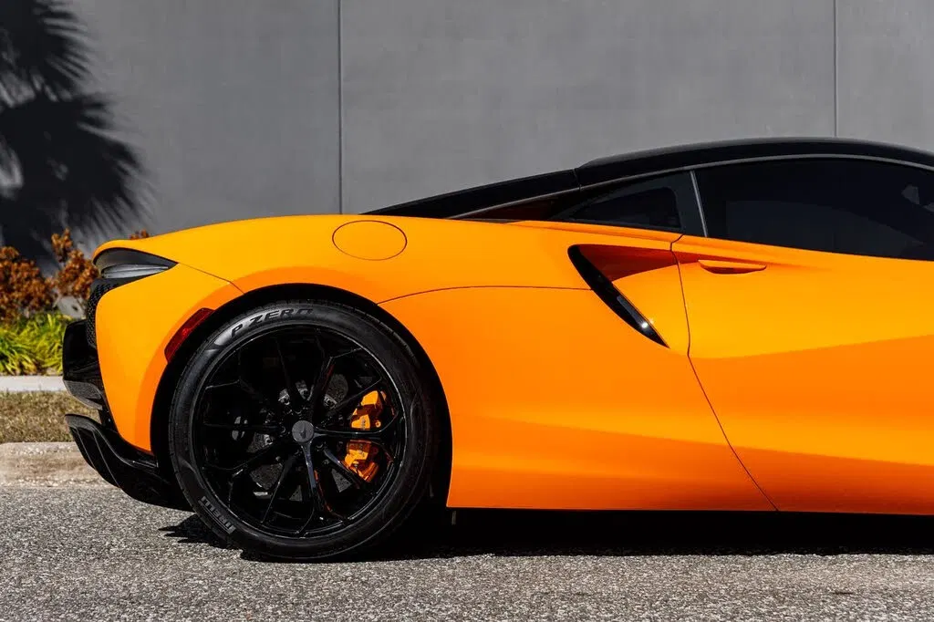 2025 McLaren Artura RWD
