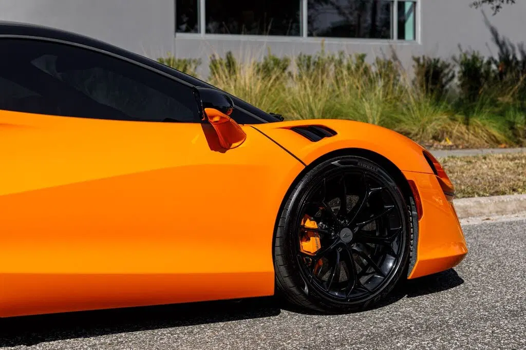 2025 McLaren Artura RWD