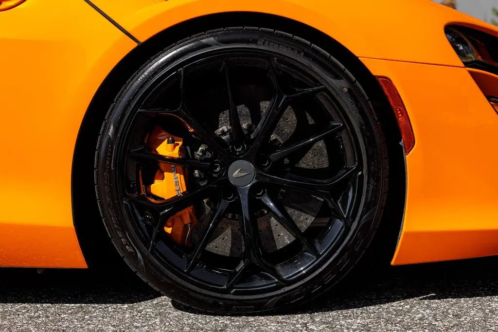 2025 McLaren Artura RWD