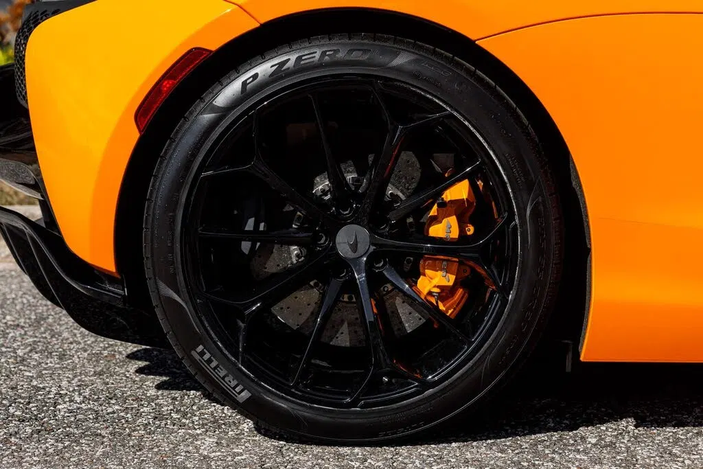 2025 McLaren Artura RWD