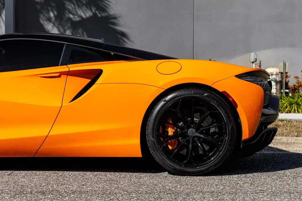2025 McLaren Artura RWD