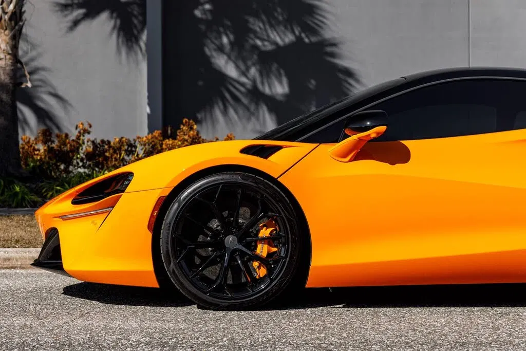 2025 McLaren Artura RWD