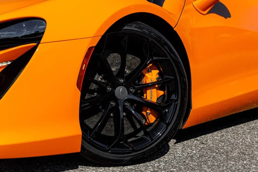 2025 McLaren Artura RWD