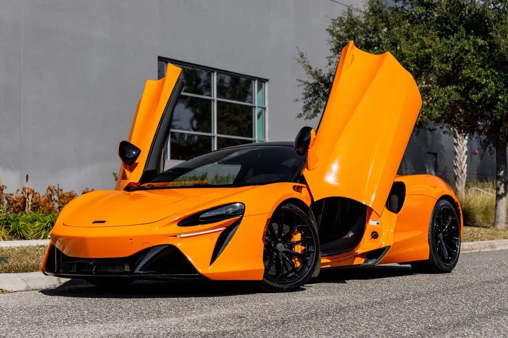 2025 McLaren Artura RWD