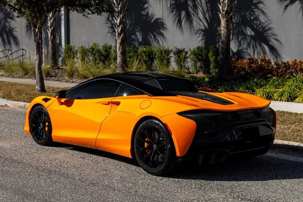 2025 McLaren Artura RWD