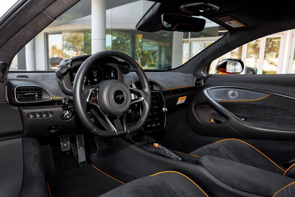 2025 McLaren Artura RWD