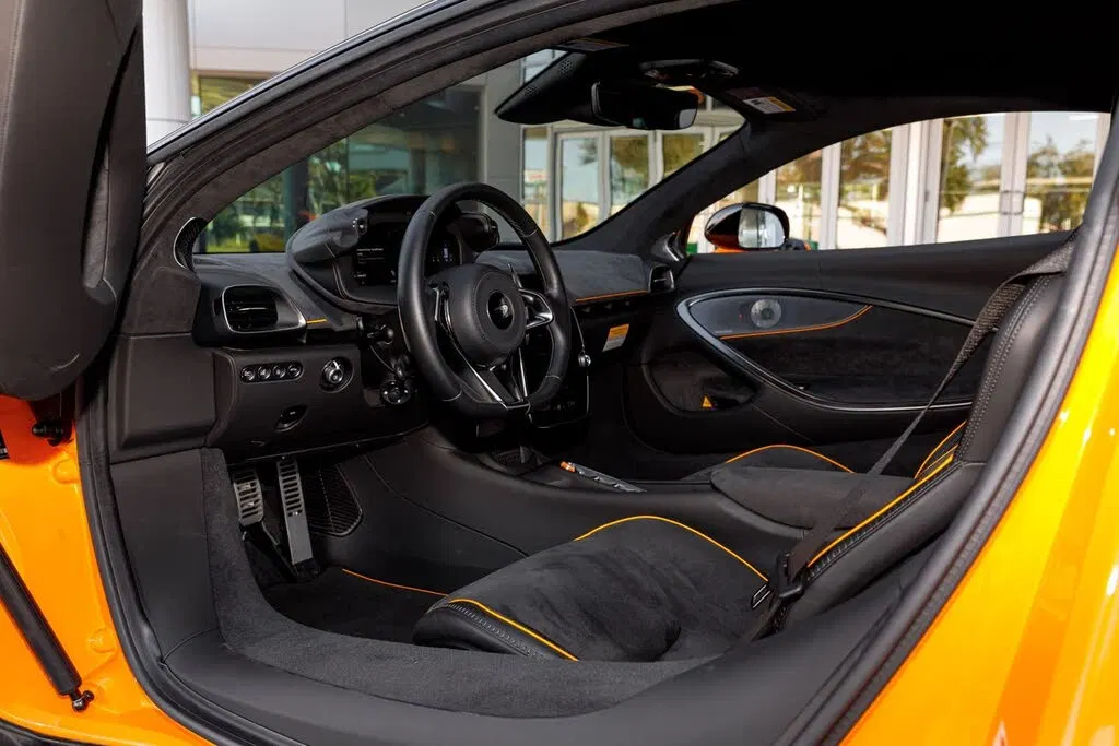 2025 McLaren Artura RWD