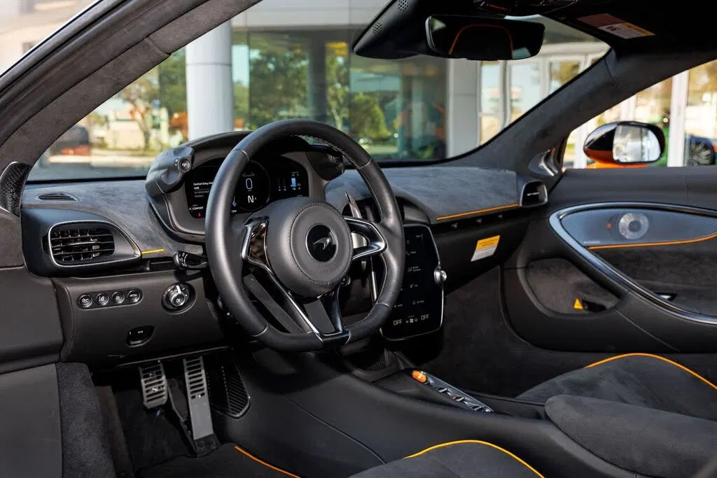 2025 McLaren Artura RWD