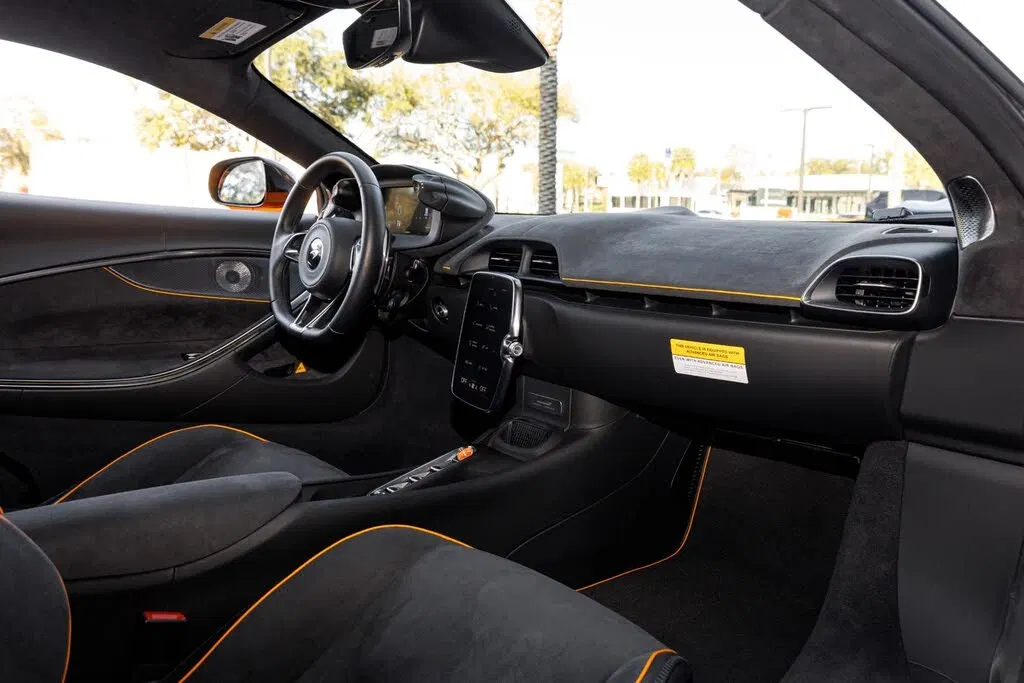 2025 McLaren Artura RWD