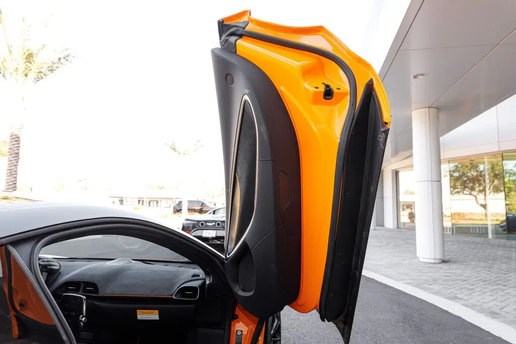 2025 McLaren Artura RWD