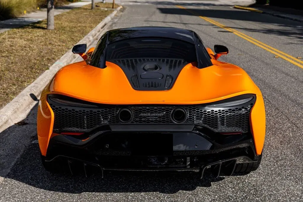 2025 McLaren Artura RWD