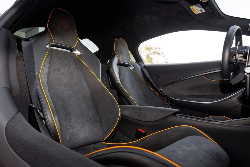 2025 McLaren Artura RWD
