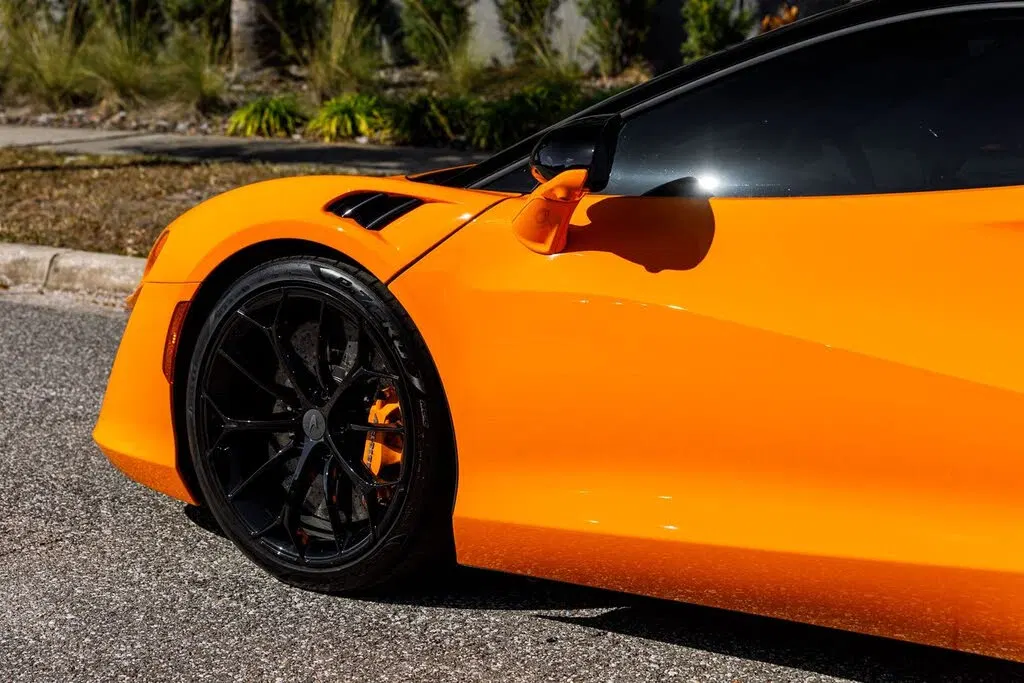 2025 McLaren Artura RWD