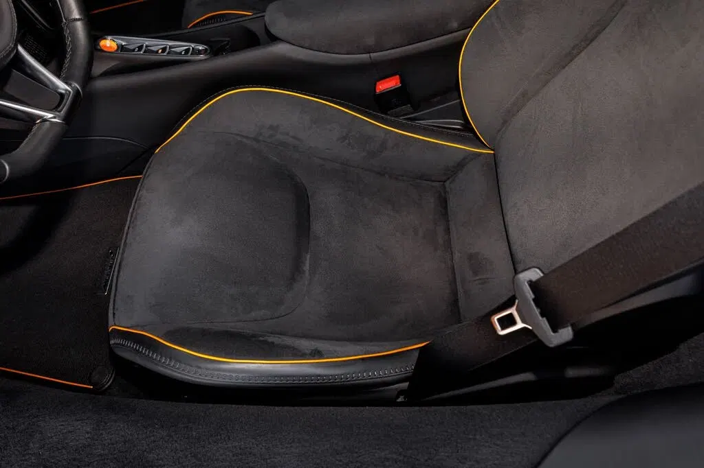 2025 McLaren Artura RWD
