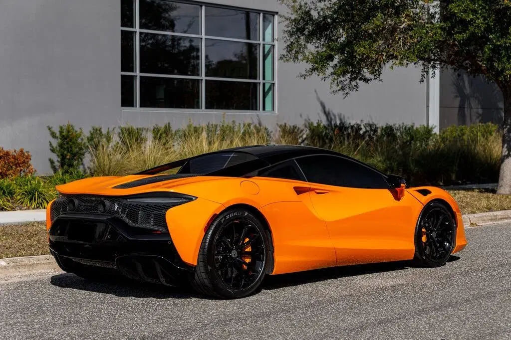 2025 McLaren Artura RWD