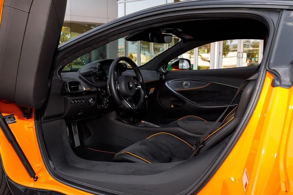 2025 McLaren Artura RWD