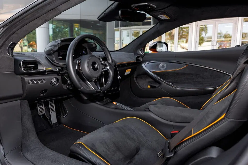 2025 McLaren Artura RWD