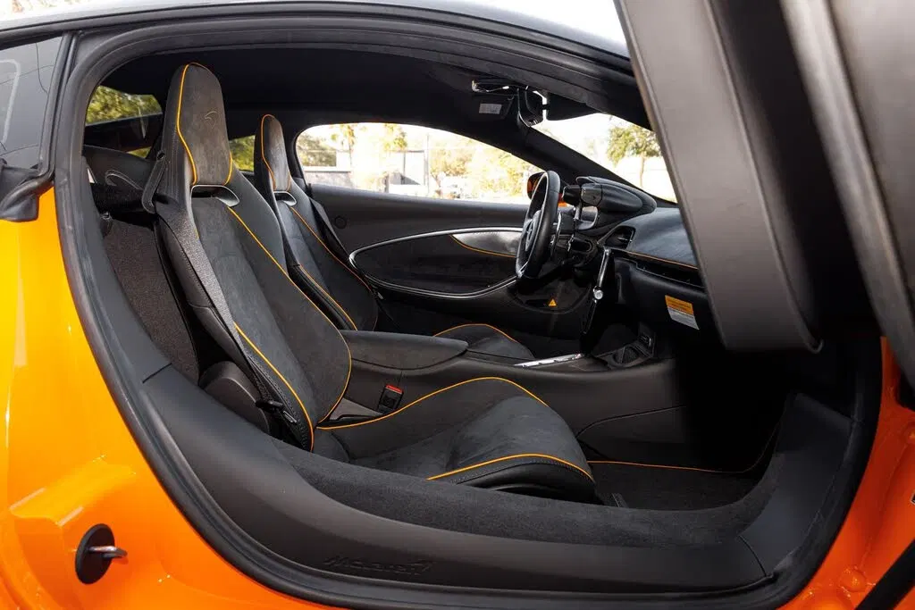 2025 McLaren Artura RWD