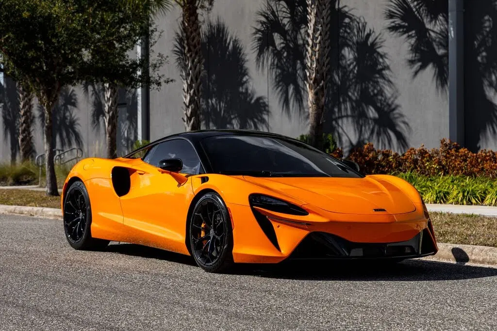 2025 McLaren Artura RWD