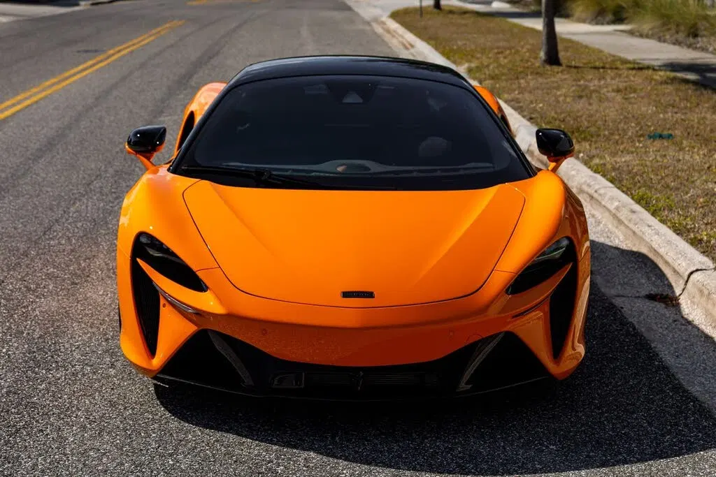 2025 McLaren Artura RWD