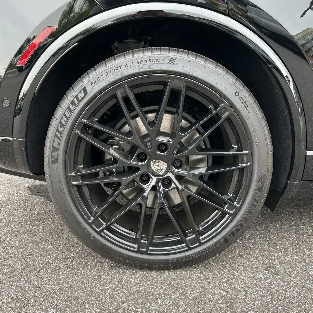 2025 Porsche Macan EV Turbo