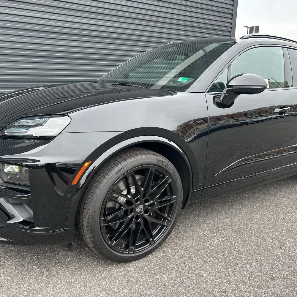 2025 Porsche Macan EV Turbo