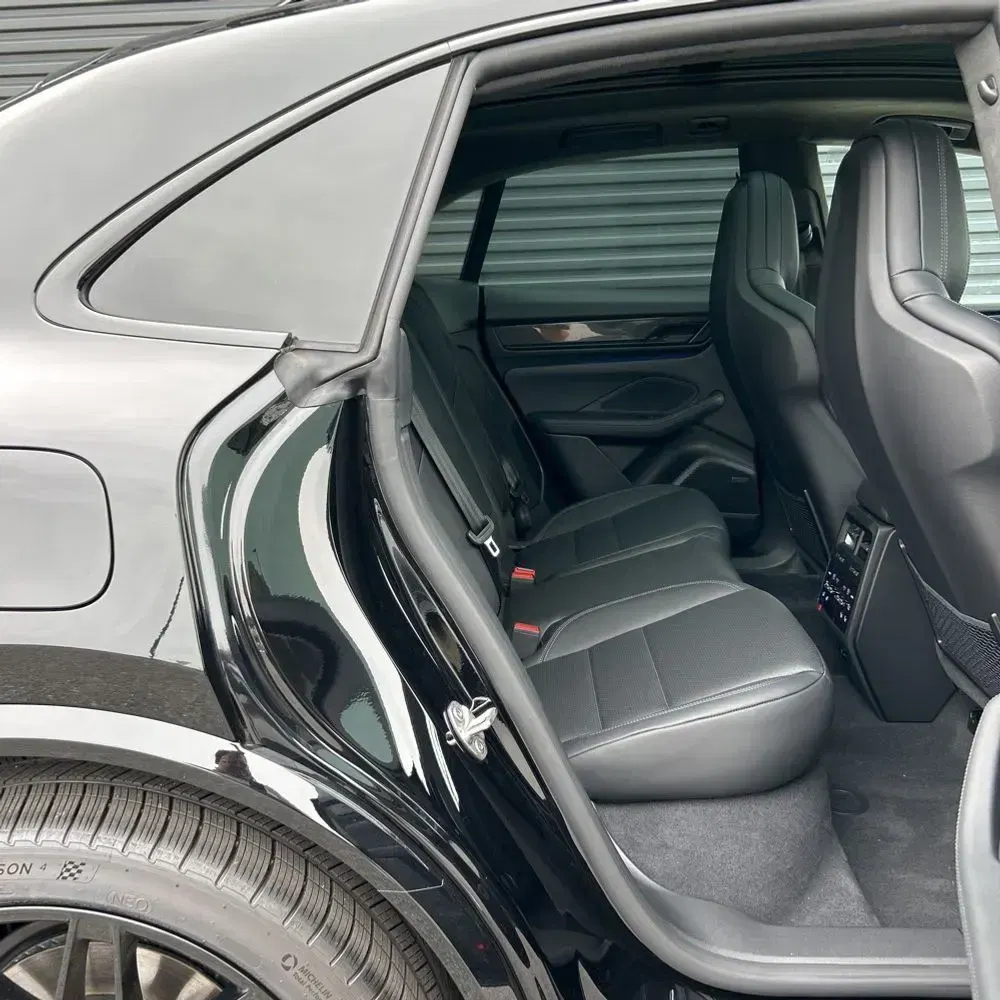 2025 Porsche Macan EV Turbo
