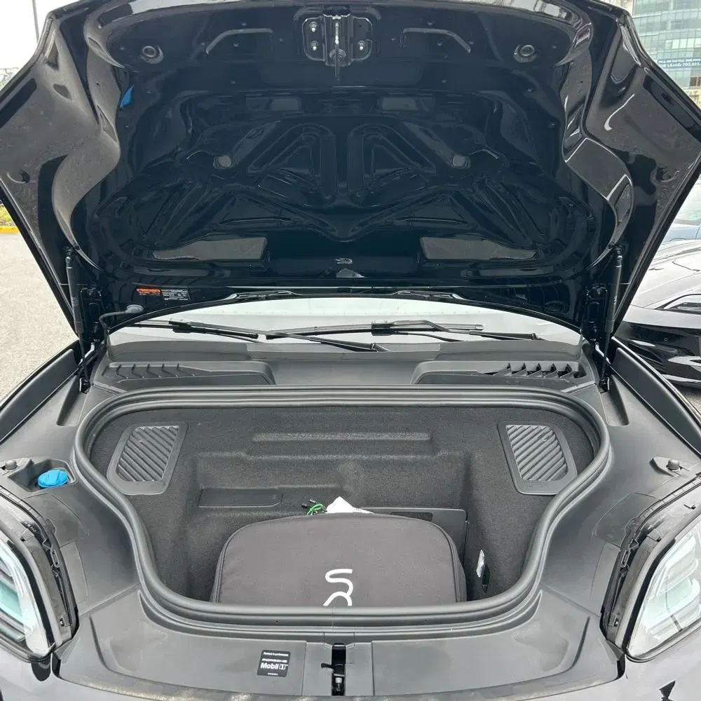 2025 Porsche Macan EV Turbo