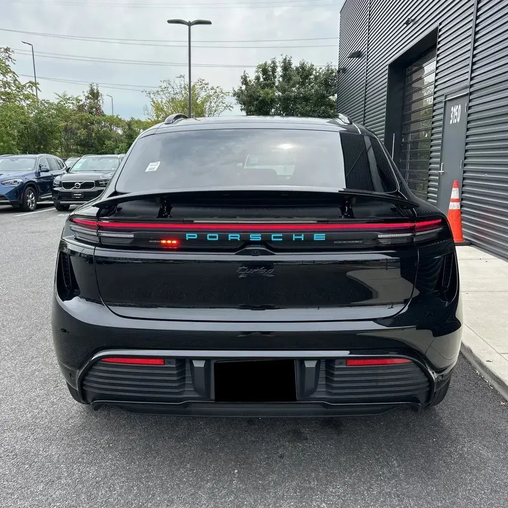 2025 Porsche Macan EV Turbo