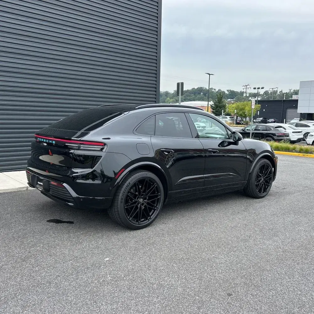 2025 Porsche Macan EV Turbo