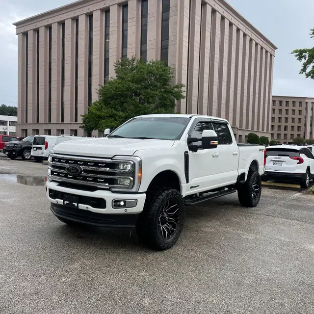 2023 Ford F350 S/D Lariat