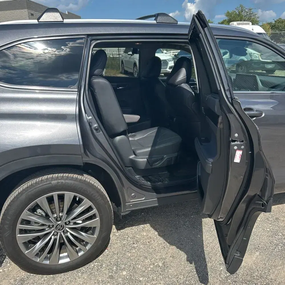 2024 Toyota Highlander Platinum