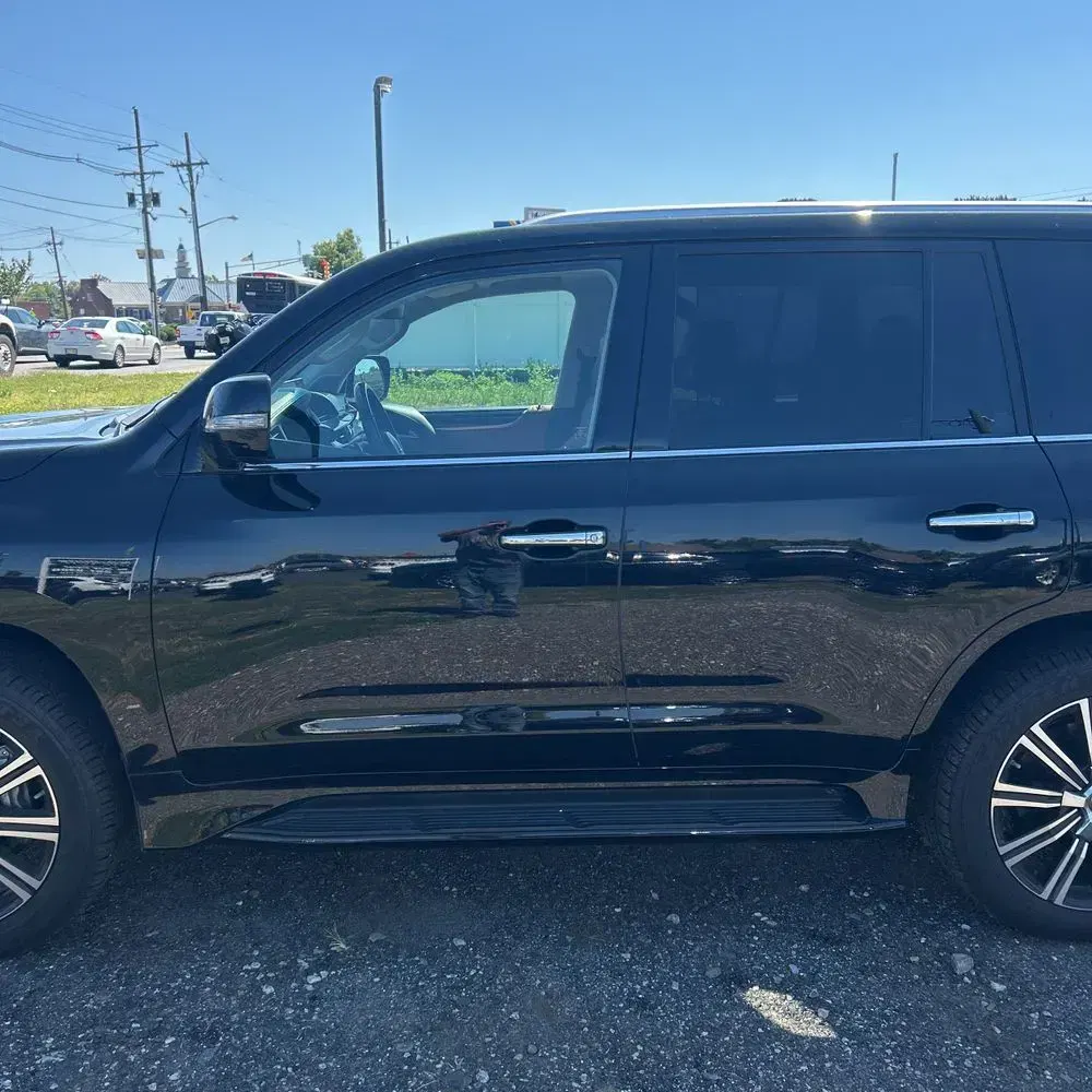 2021 Lexus LX 570 Three-Row