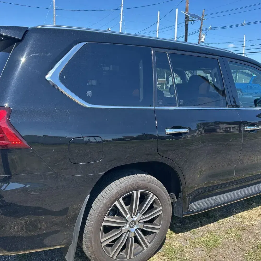 2021 Lexus LX 570 Three-Row