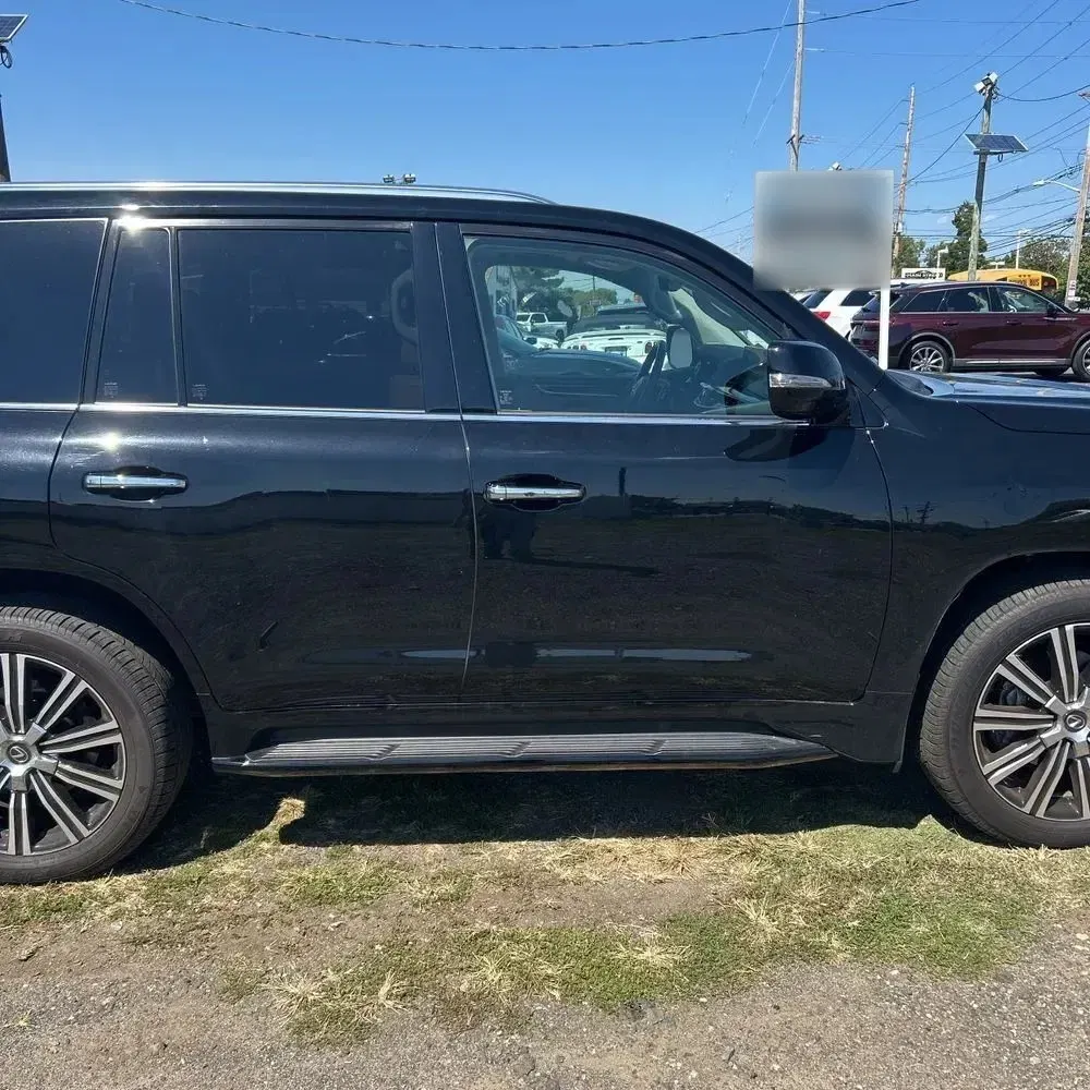 2021 Lexus LX 570 Three-Row